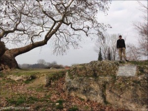 ©110120 (1) Gemäss lokaler Tradition soll Paulus hier in Apollonia gesprochen haben