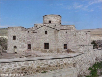 ©110411 (3) Helena, die Mutter vom römischen Kaiser Konstantin, liess auf ihrer Pilgerreise nach Jerusalem in Sille diese Kirche errichten