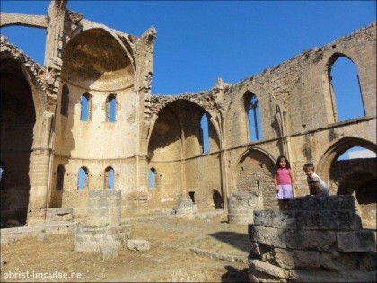 ©110522 (2) In Famagusta gibt es viele zerfallene Kirchen