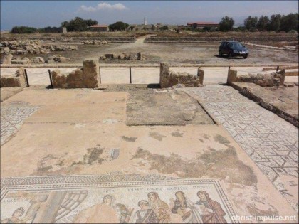 ©110603 (1) Pafos ist bekannt für die vielen Mosaikböden